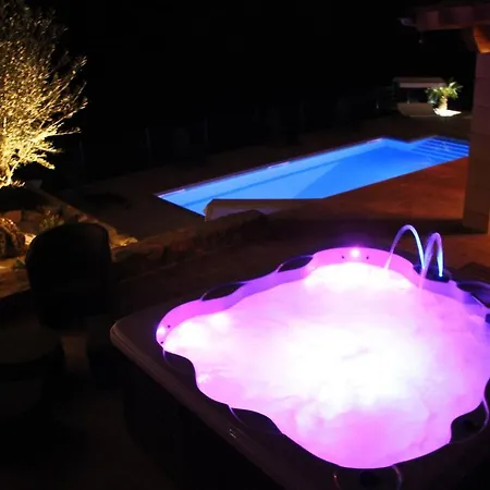 Villa Reservation En Suspens